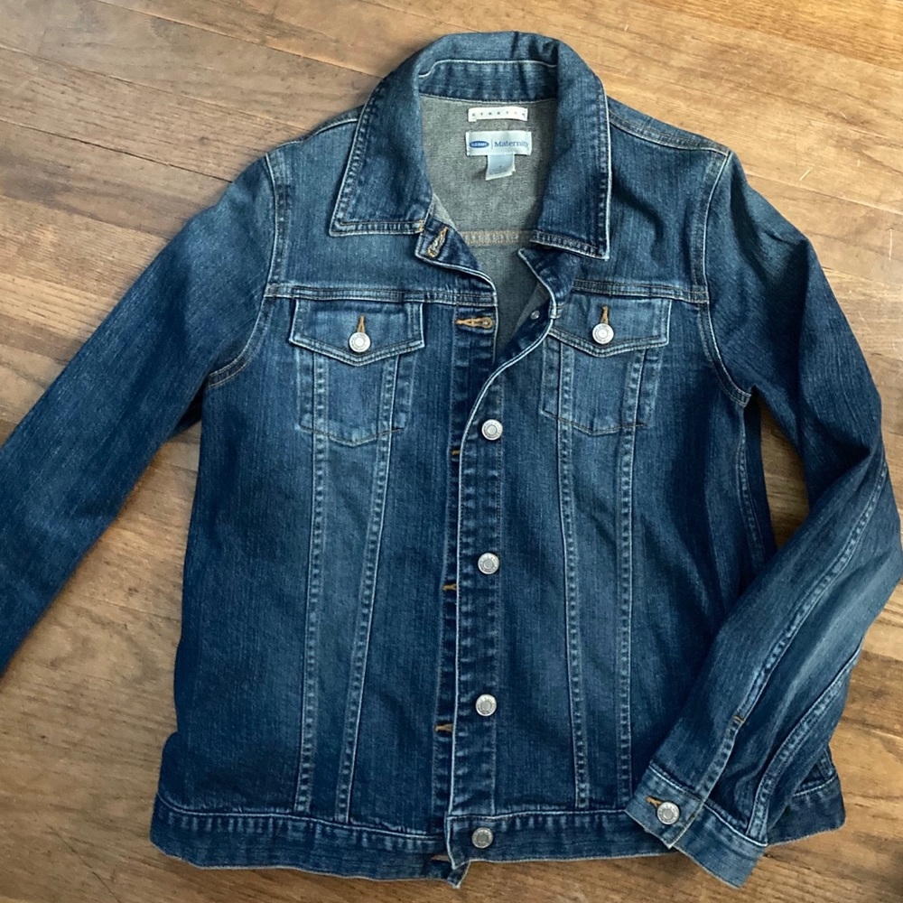 Old Navy maternity denim jean jacket. M.